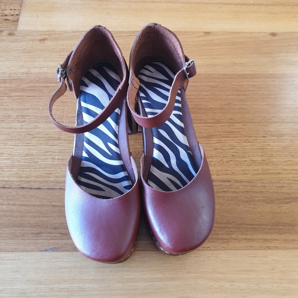 Swedish Hasbeens brown strap sandals/clogs - Picture 2 of 7